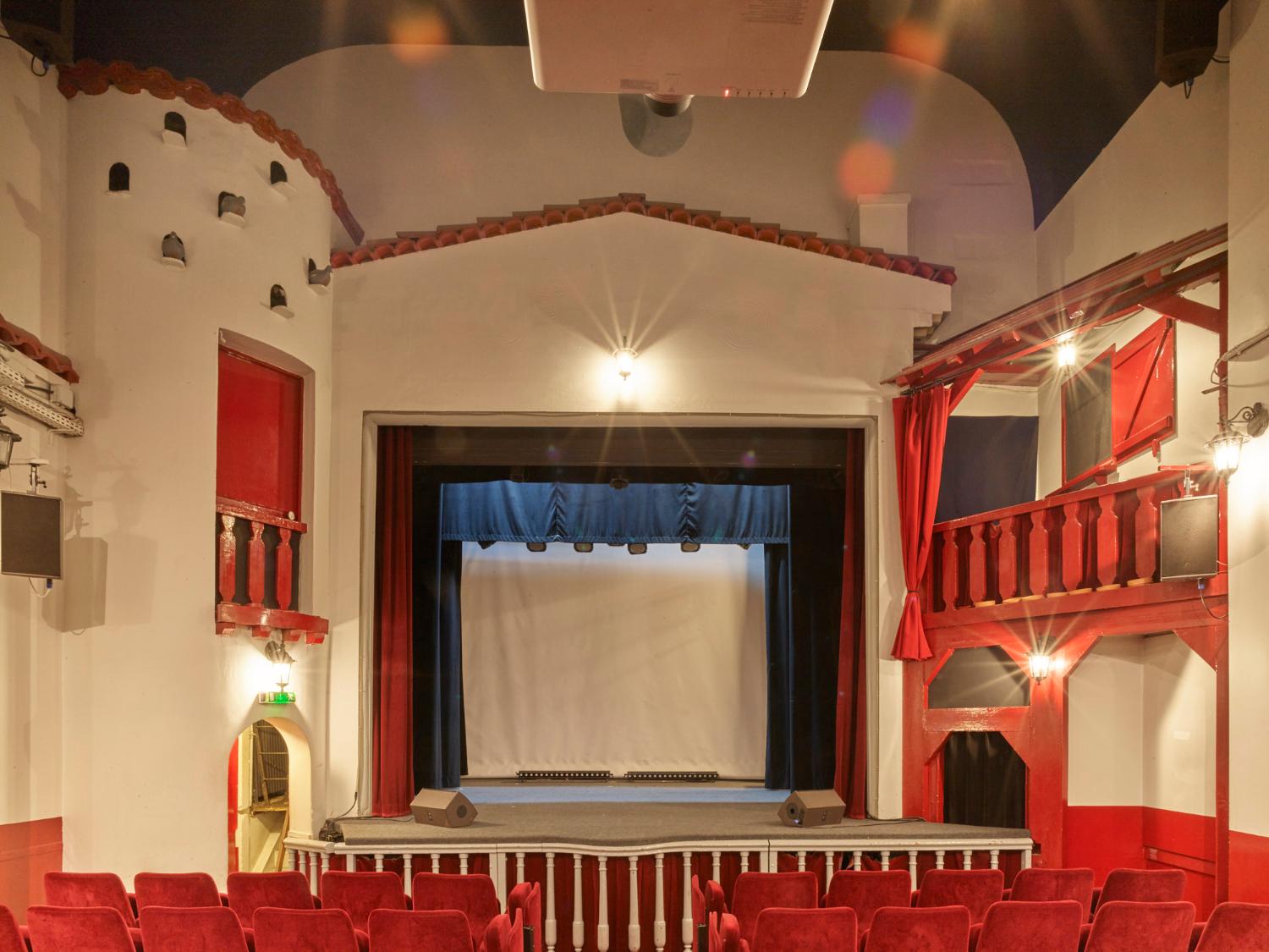 Deux Ânes (Paris, 18e arrondissement), théâtre [cabaret de chansonniers] des