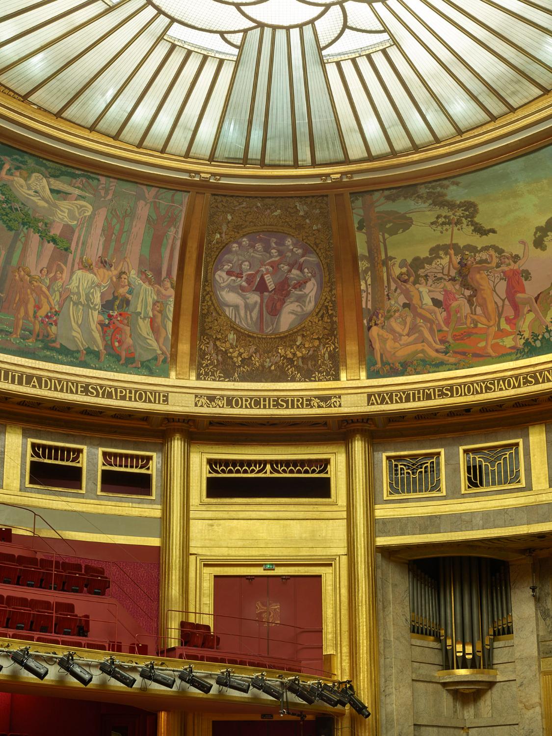 Champs-Élysées (Paris, 8e arrondissement), théâtre des