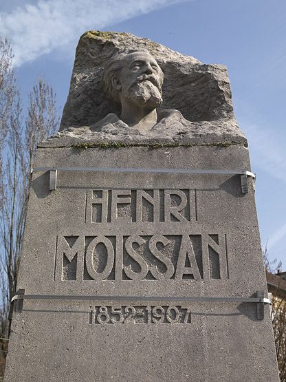 monument à Henri Moissan