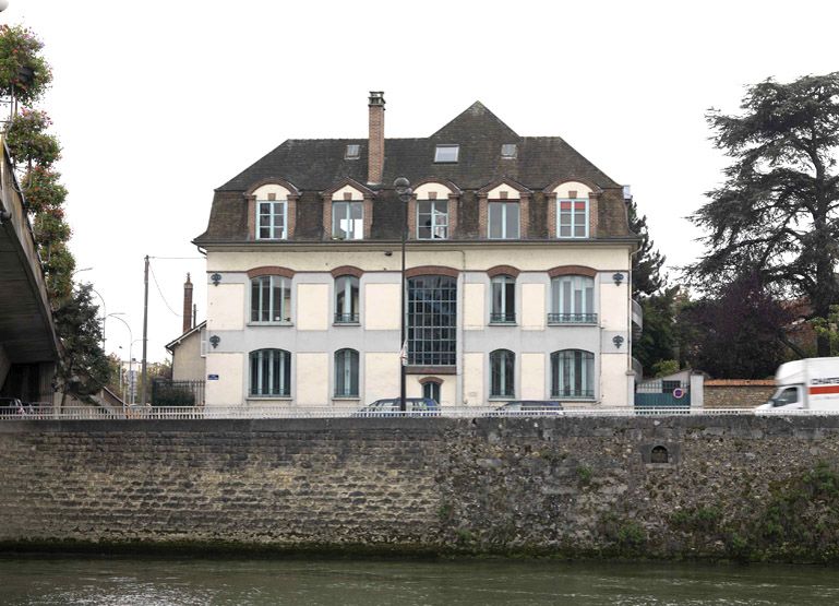 immeuble de bureaux des Ponts-et-Chaussées, aujourd'hui Direction départementale de l'Equipement (DDE)