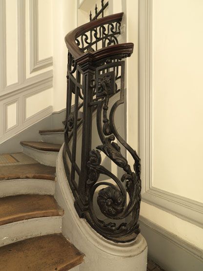 rampe d'appui, escalier de la maison à porte cochère (non étudié)