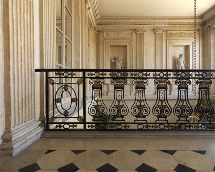 rampe d'appui, escalier de l' hôtel du Châtelet, actuellement Ministère du Travail (non étudié)