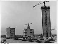 Chantier de construction des premières tours en 1967. (OPAC Meaux)