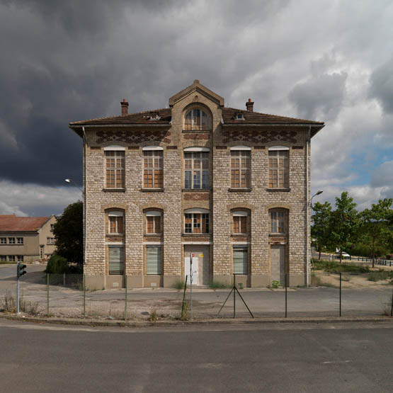 Usine de matériel électrique industriel Schneider et Cie, puis Le Matériel Electrique Scheider-Westinghouse (SW), puis Jeumont-Schneider (JS), actuellement ensemble industriel appelé "Espace Technologique et Industriel de Champagne-sur-Seine" (zone ETIC)