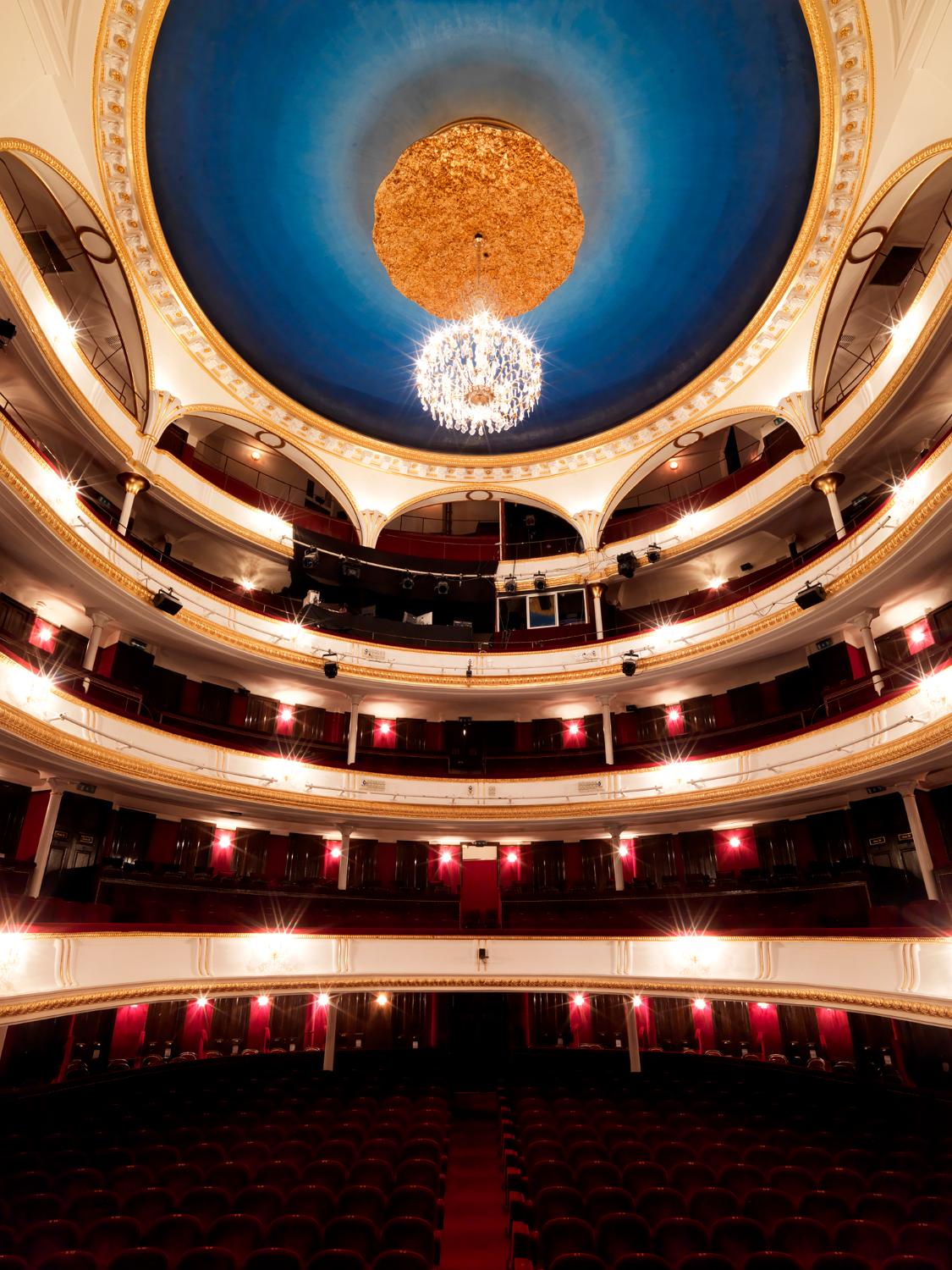 Porte Saint-Martin (10e arrondissement), théâtre de la