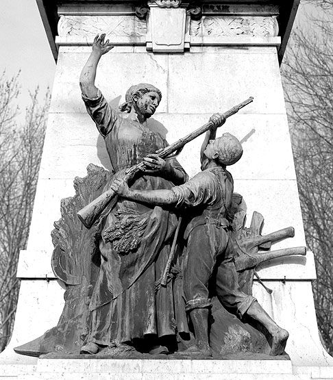 Ensemble de deux groupes sculptés : Combattre pour la Patrie