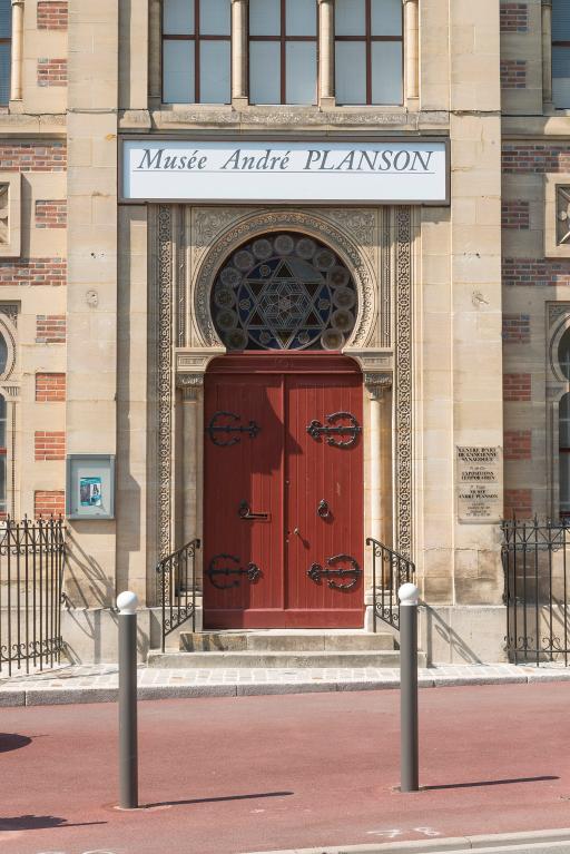 Ancienne synagogue, aujourd'hui centre d'art et musée André Planson