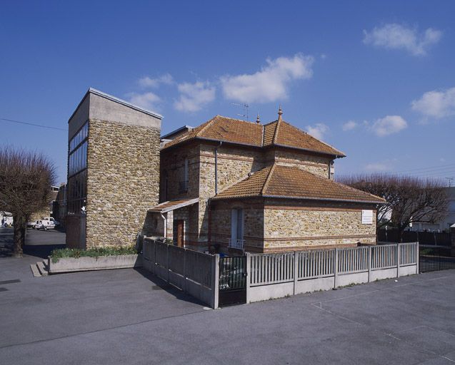 école primaire de filles, puis groupe scolaire Pasteur