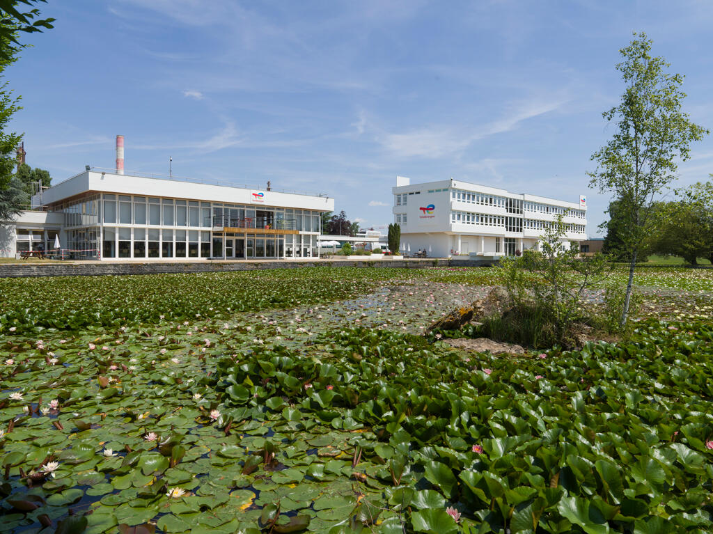 Sous-dossier 1 : bâtiment administratif et restaurant d'entreprise de la Raffinerie de l’Île-de-France, actuellement plateforme TotalEnergies de Grandpuits