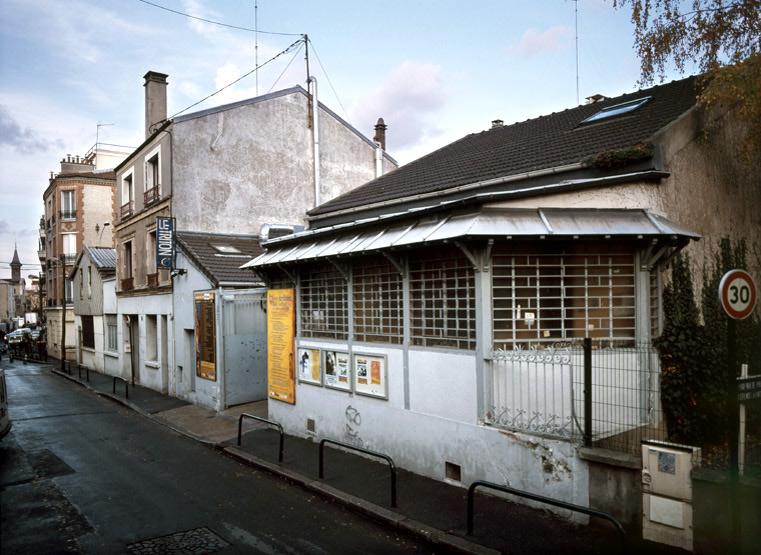 Usine de petite métallurgie Mariot-Duponchel, puis usine de teinturerie Meunier, puis usine de maroquinerie Le Simplex, puis imprimerie Raynal, puis imprimerie Gerfau, actuellement salle de spectacle Le Triton