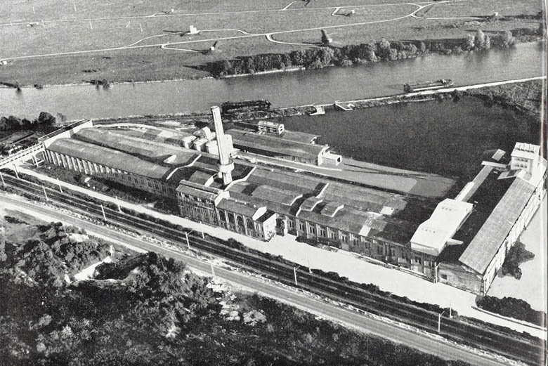 La Grande-Paroisse - Cimenterie (usine de ciment Portland articficiel) de la société anonyme des agglomérats hydrauliques, puis Poliet-et-Chausson, puis silos de l'UNCAC, acutellement silos de la coopérative Invivo