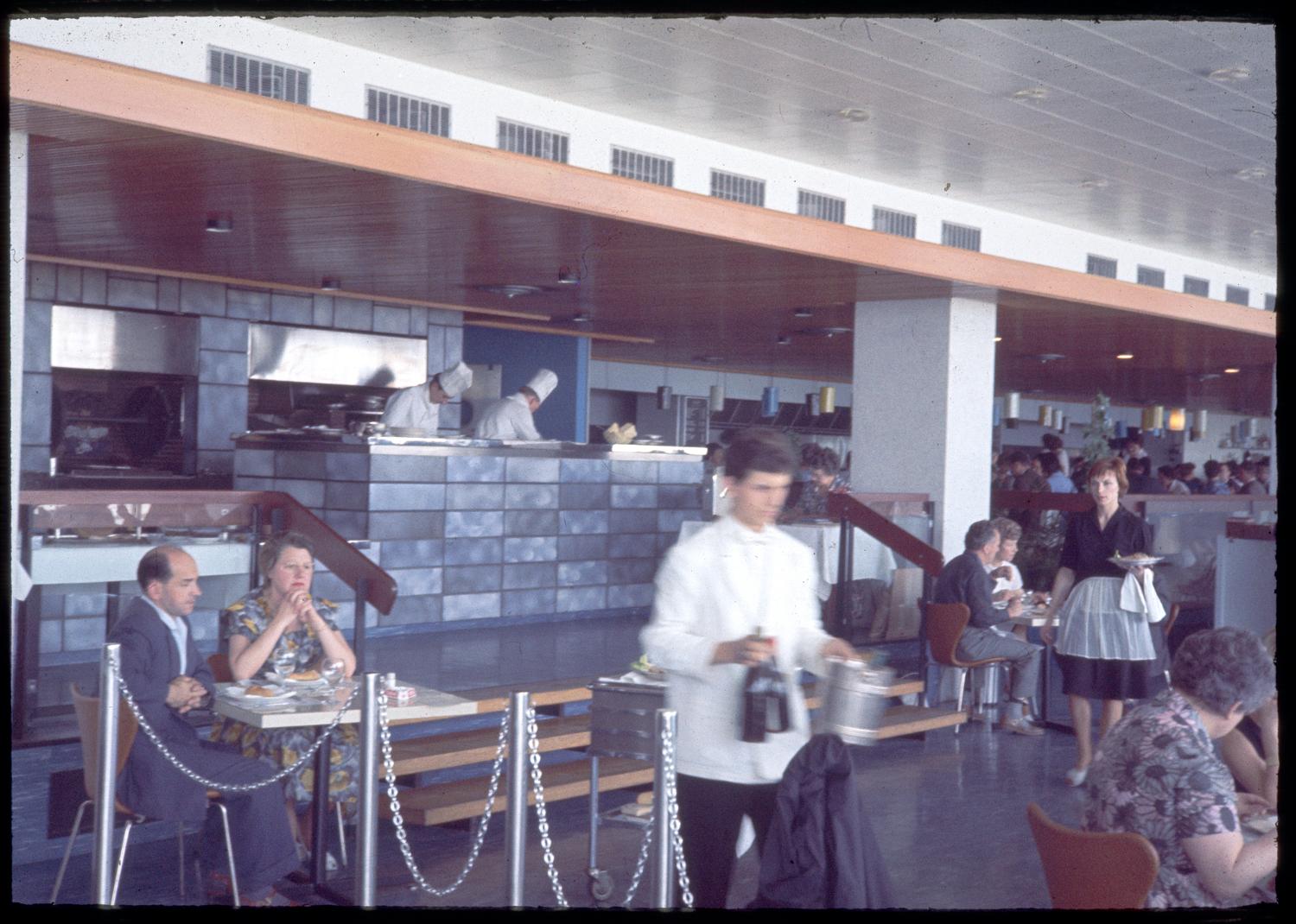 Les Installations terminales, Orly 4 dans les années 1960