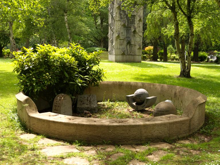 Monument funéraire de la famille Auzelle