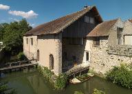 Écuelles - Moulin à blé Picard, puis moulin à tan dit "de Moret", puis tannerie Bellefille, puis Tannerie du pont de Bourgogne, puis usine de quincaillerie Broquet, puis fonderie d'aluminium Louis, actuellement entrepôt commercial, appelé "Moulin d'Orvanne"