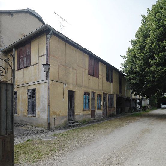 Avon - usine de meubles Jourdain, puis usine de menuiserie Barthélémy, actuellement entrepôt commercial