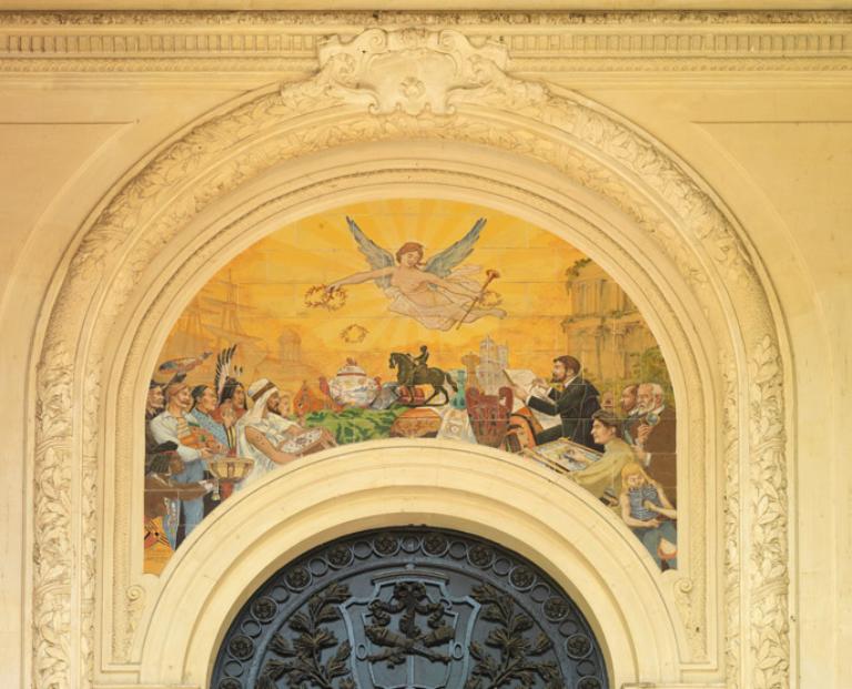 Tympan, la Renommée couronnant les Arts