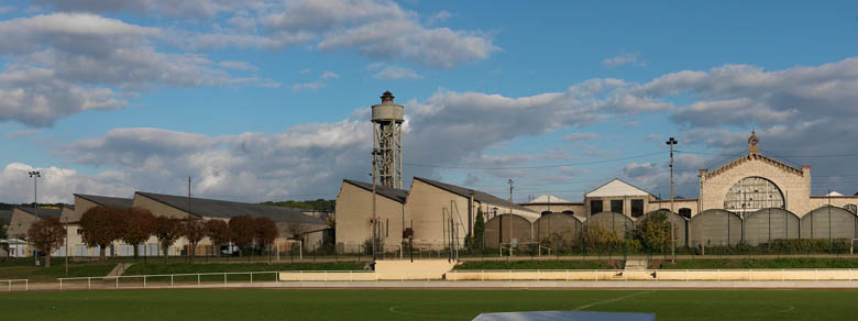Usine de matériel électrique industriel Schneider et Cie, puis Le Matériel Electrique Scheider-Westinghouse (SW), puis Jeumont-Schneider (JS), actuellement ensemble industriel appelé "Espace Technologique et Industriel de Champagne-sur-Seine" (zone ETIC)