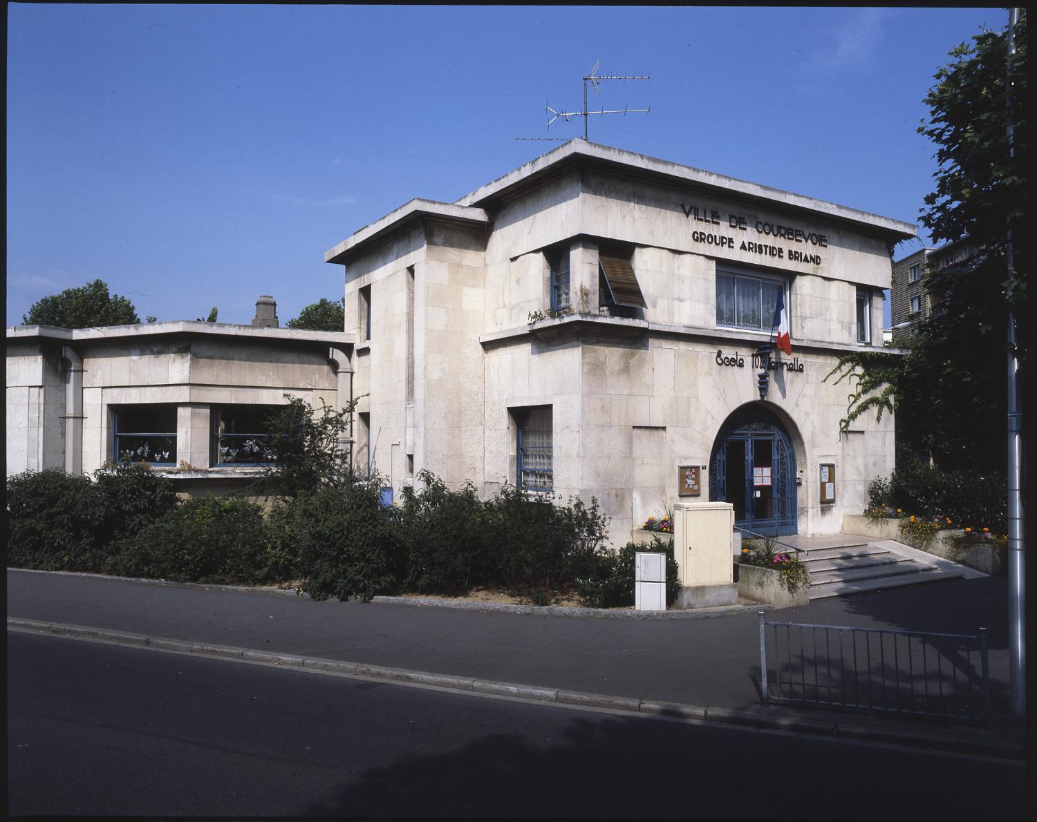 Groupe Scolaire, Complexe Sportif dit Ecole Maternelle Aristide Briand et Lycée Professionnel Paul Lapié, dit Stade Municipal