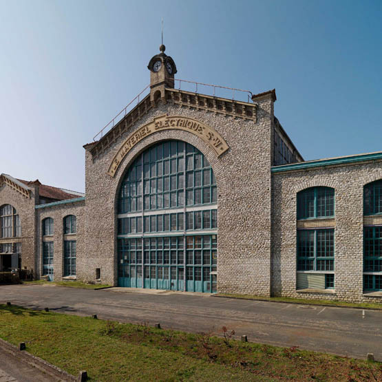 Usine de matériel électrique industriel Schneider et Cie, puis Le Matériel Electrique Scheider-Westinghouse (SW), puis Jeumont-Schneider (JS), actuellement ensemble industriel appelé "Espace Technologique et Industriel de Champagne-sur-Seine" (zone ETIC)
