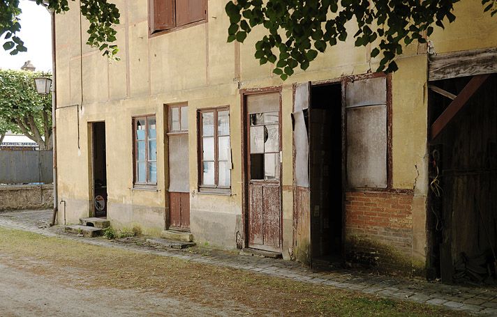 Avon - usine de meubles Jourdain, puis usine de menuiserie Barthélémy, actuellement entrepôt commercial