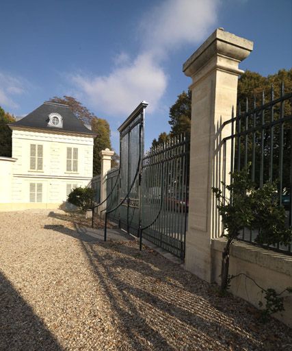 château de Villiers, actuellement bibliothèque municipale et centre culturel