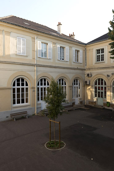 École de filles et salle d'asile actuellement lycée professionnel Erik Satie.