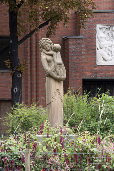 Statue : Aux mères du XIVème arrondissement