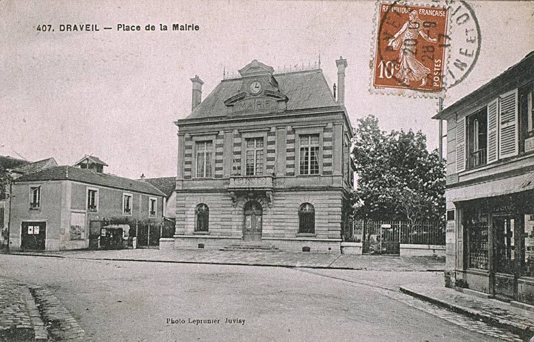 mairie, actuellement maison des associations et office du tourisme