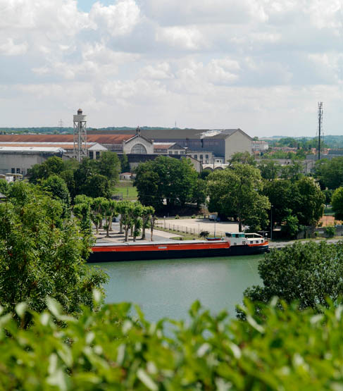 Usine de matériel électrique industriel Schneider et Cie, puis Le Matériel Electrique Scheider-Westinghouse (SW), puis Jeumont-Schneider (JS), actuellement ensemble industriel appelé "Espace Technologique et Industriel de Champagne-sur-Seine" (zone ETIC)