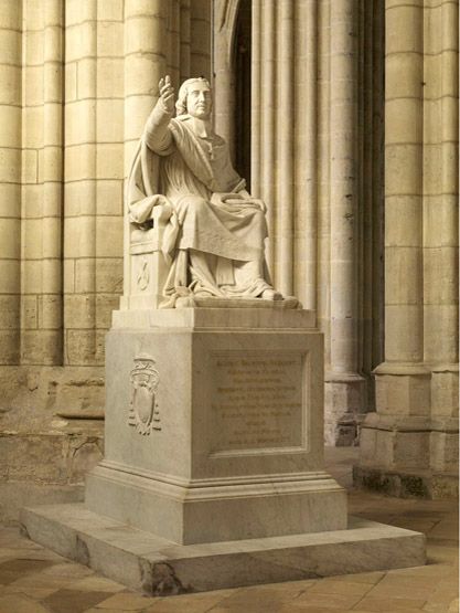 statue : Bossuet assis