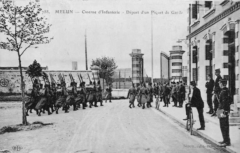 caserne, aujourd'hui école des officiers de gendarmerie nationale (EOGN)