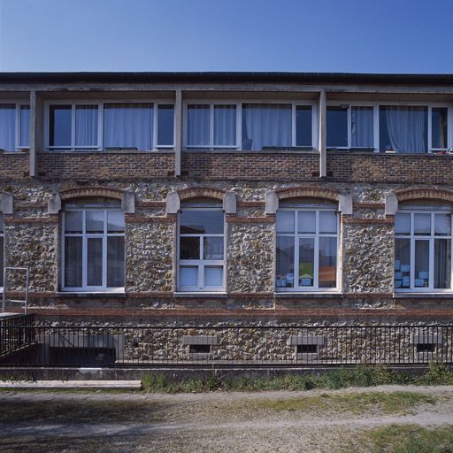 école primaire de filles, puis groupe scolaire Pasteur