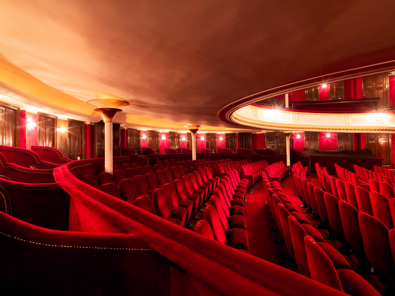 Porte Saint-Martin (10e arrondissement), théâtre de la