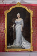 Portrait en pied de Juliette Adam
