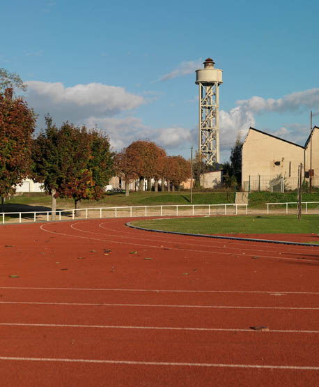 Usine de matériel électrique industriel Schneider et Cie, puis Le Matériel Electrique Scheider-Westinghouse (SW), puis Jeumont-Schneider (JS), actuellement ensemble industriel appelé "Espace Technologique et Industriel de Champagne-sur-Seine" (zone ETIC)