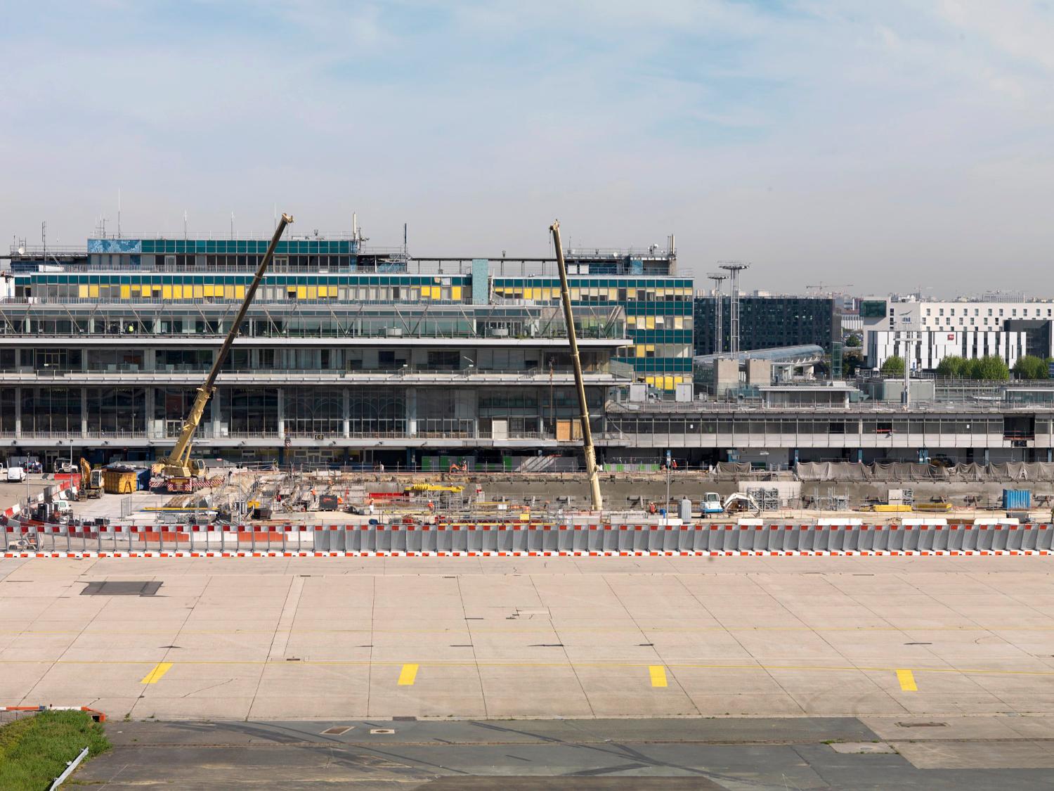 Orly 4 (depuis 2019), Orly-Sud (de 1971 à 2019), Installations terminales (de 1961 à 1971) Aérogare Sud ( de 1954 à 1961)