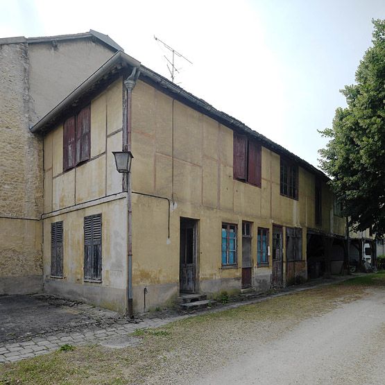 Avon - usine de meubles Jourdain, puis usine de menuiserie Barthélémy, actuellement entrepôt commercial