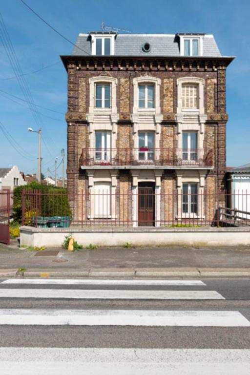 hôtels, maisons, immeubles