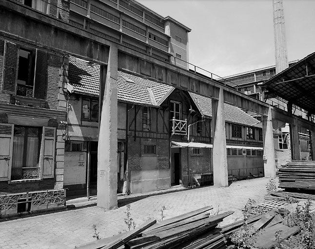 Scierie Cavillet, puis usine de bois de placage Société parisienne de bois tranché et déroulé, puis Société parisienne de tranchage et déroulage, puis société Maréchaux, puis entrepôt commercial (détruit après inventaire)