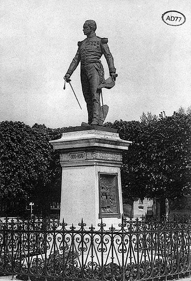 monument au général Raoult