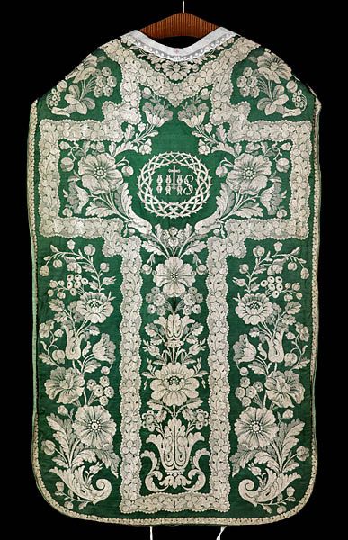 chasuble verte à motifs floraux, 1ere moitié du 19e siècle