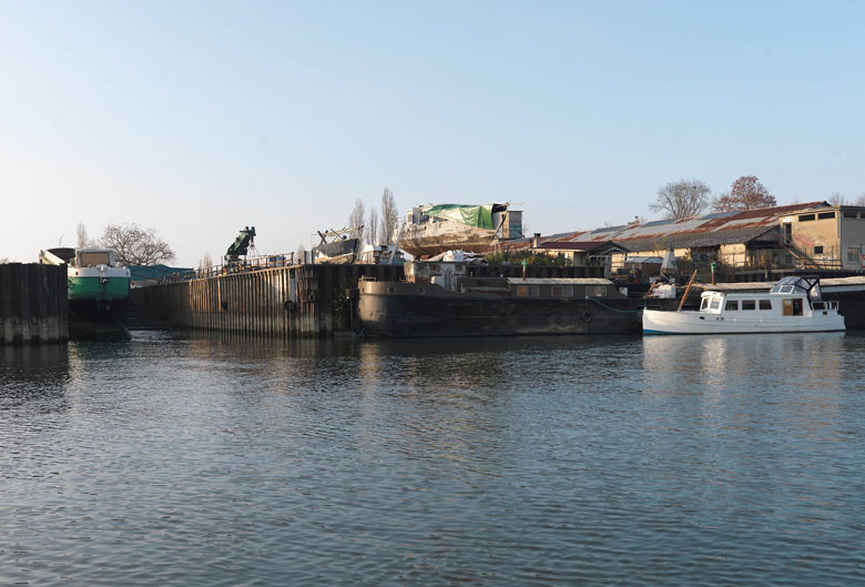 Thomery - Usine de construction navale des anciens établissements L. Tessier, appelée "Chantier naval du Pont de Champagne", puis de la "Société des Chantiers navals de Thomery", puis Morillon-Corvol, puis "Chantier naval du Confluent G. Thalamas