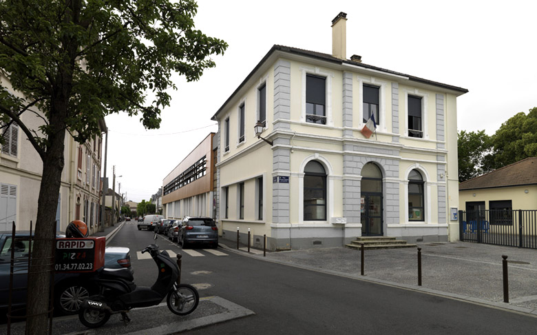 Ecole primaire de garçon puis de filles, actuellement école élémentaire Marie-Curie