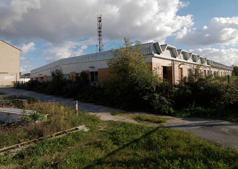 Usine de matériel électrique industriel Schneider et Cie, puis Le Matériel Electrique Scheider-Westinghouse (SW), puis Jeumont-Schneider (JS), actuellement ensemble industriel appelé "Espace Technologique et Industriel de Champagne-sur-Seine" (zone ETIC)