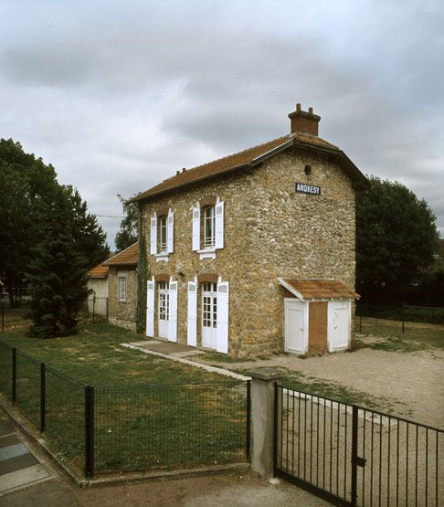 voie ferrée de la ligne des chemins de fer de grande banlieue