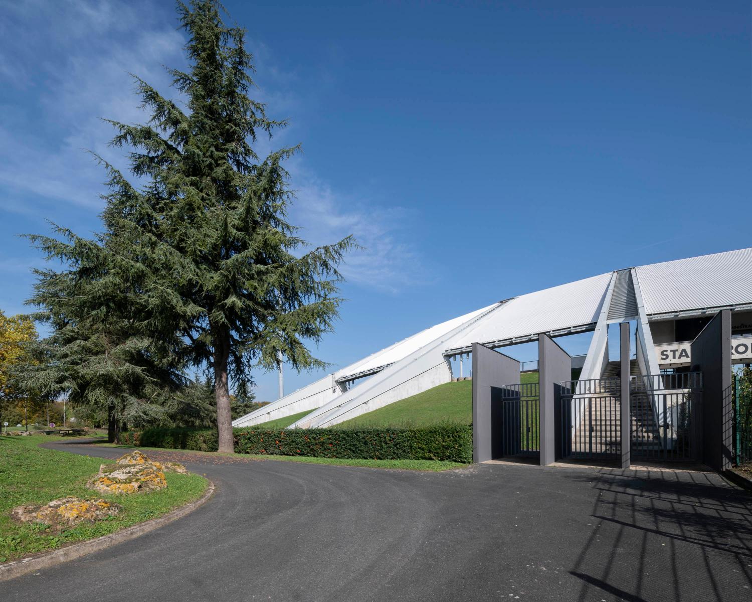 Stade omnisport d'Evry - actuel stade Robert-Bobin