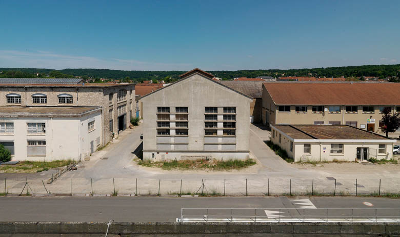 Usine de matériel électrique industriel Schneider et Cie, puis Le Matériel Electrique Scheider-Westinghouse (SW), puis Jeumont-Schneider (JS), actuellement ensemble industriel appelé "Espace Technologique et Industriel de Champagne-sur-Seine" (zone ETIC)