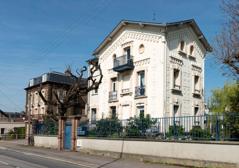 hôtels, maisons, immeubles