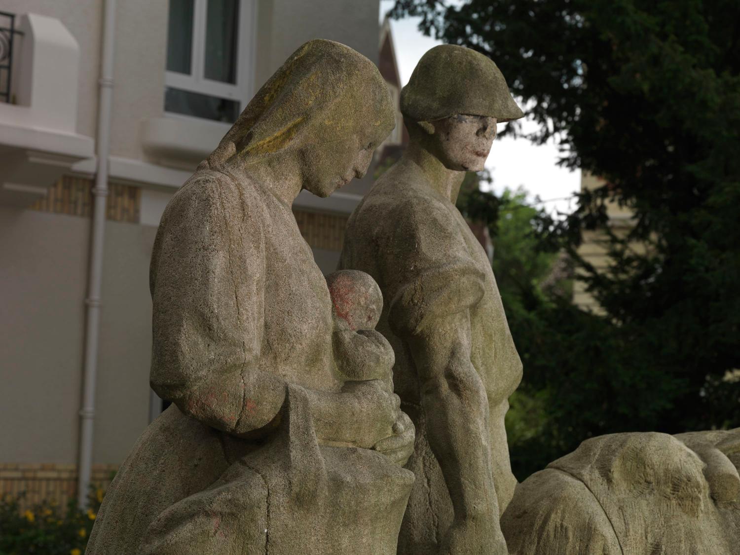 Groupe sculpté : Aux Champs