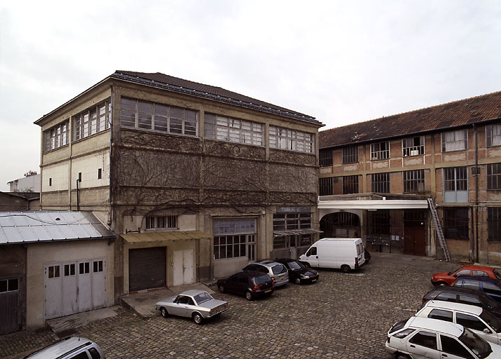 Usine de peausserie (usine de traitement des peaux de lapin) C. et E. Chapal frères et cie, puis Société anonyme des anciens établissements C. et E. Chapal frères et cie, actuellement hôtel industriel, logement et ateliers d'artistes